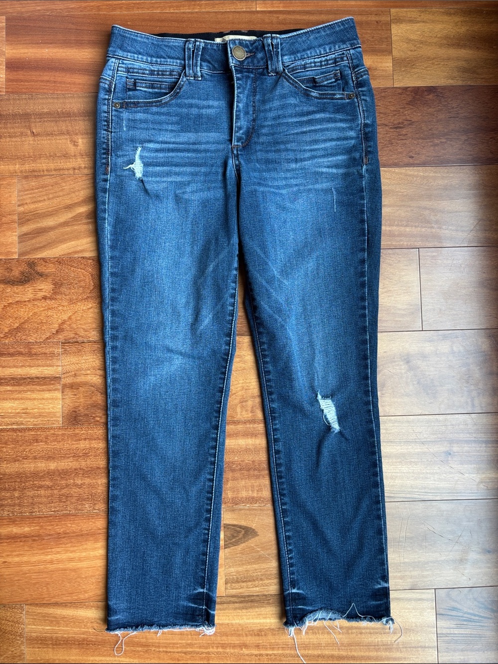 Slimming cropped jeans
